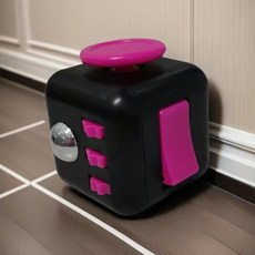 Fidget Cube 減壓魔方, 1個, 解壓魔方【黑+玫紅】