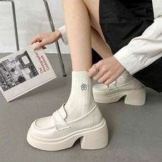 [유일] 베이직 귀여운 디자인 여성 외출 통굽 페니로퍼 여성로 퍼구두 둥근코로퍼 단화로퍼 신발