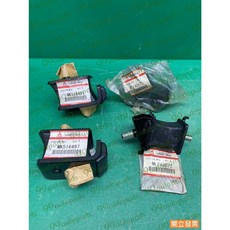 (汽車零件專家)三菱 FUSO 3.5T 2007- 年 堅達四期 引擎腳 MK516497 ML243672 原廠, 1個
