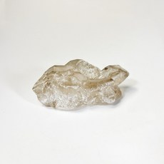 紅泥骸骨水晶原礦 煙色神龜感 帶彩虹光清透 馬達加斯加, 1個