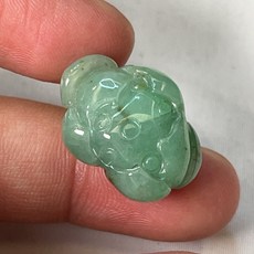 君遇 天然A貨翡翠 糯冰種飄花灑金牛鼻孔花花，浴室淋浴配件，天然材質，灑金工藝，獨特造型, 1個