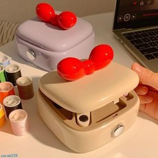 台灣針線包針線盒，新款磁吸針線盒學生宿舍手縫工具便攜多功能針線包家居縫線神器縫紉工具套組, 1個, 居家必備：【抹茶綠】磁吸收納+取針方便,16色線圈+20根大眼針+剪刀+卷皮尺+