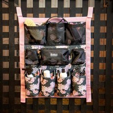 Jeffers Expression 트레일러 도어 캐디 - 말 용품 그루밍 도구 물병용 승마 압정 정리함 - 스톨 및 헛간용 걸이용 스트랩이 있는 패딩 포켓 - 승마 투알, 로즈 가든