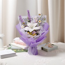 手工編織花束 仿真玫瑰 百合 薰衣草 針織花, 紫色薰衣草百合鈴蘭混搭 送禮袋賀卡 :如圖所示