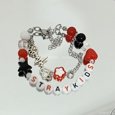 台灣出貨 straykids迷：串珠手鍊，李龍馥、 黃鉉辰名字手鍊ins小衆 應援物 周邊用品 快閃 飾品