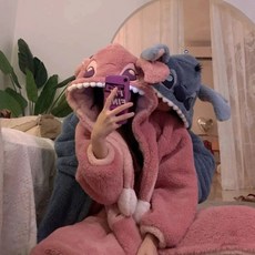 睡衣 兩件式睡衣冬季 睡袍 居傢服 保暖睡衣史迪仔珊瑚絨情侶睡衣冬季卡通睡袍可愛男女加絨加厚家居服可外穿