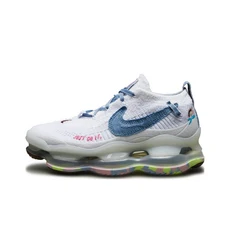 첫 차량의 조수석에 태운 강아지가 창밖을 보며 짖는 소리에 놀라 핸들을 흔들었다가 다시 안정을 찾음: 동행과 돌발 갑작스러운 짖음에 깜짝 놀라는 초보 운전자 강아지의 무한 단어, FJ7736-141