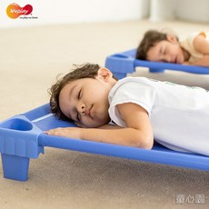 Weplay 幼兒地板床，舒適透氣設計，可堆疊收納，適合幼兒園與居家使用