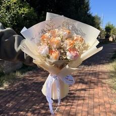 送禮首選 超好看 情人節碎冰藍玫瑰花束永生滿天星真花仿真花干花送女友閨蜜生日, 9朵粉雪山,創意花束+燈+禮袋【店長推薦】