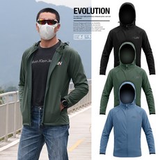 《衣匠》金屬質感印刷防風運動連帽外套，兩側拉鍊口袋設計，時尚有型，戶外運動保暖首選﹝WT07K﹞