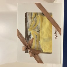 [아가방]선물포장배송/가성비 좋은 4종선물세트/부드러운 50수양면/상.하세트+바디수트+모자/귀여운 공룡 패턴/안심 면 100%