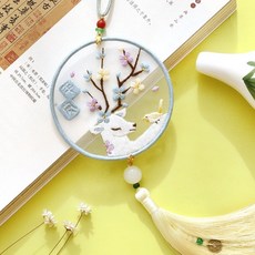 熱銷 刺繡手工diy材料包 自繡製作平安福禦守書簽掛件雙麵繡蘇繡送男友禮物, 【白鹿平安】送繡繃+禮盒 【需自己縫製】, 1個