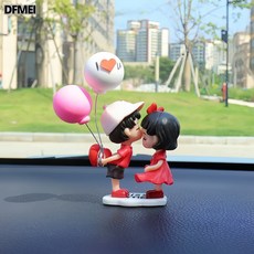 DFMEI 網紅汽車擺件可愛車載情侶擺件批發車內飾中控臺裝飾辦公室小擺件, 1個, 愛心情侶帶底片+粉白愛心氣球(配4片無痕膠):如圖