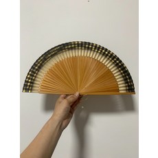 金銀流光扇面摺扇, 如圖所示, 1個
