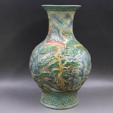 粉彩浮雕刻 山水魚尾瓶, 如圖所示