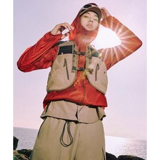 무신사스탠다드 시티 레저 유틸리티 트레일 베스트 그레이쉬 베이지 1714959