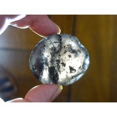 §能量礦石§ 印尼隕石河川滾石拋光 Agni Manitite 火山玻璃 68.61克 俗稱印尼天狼星 烈火石 黑隕石