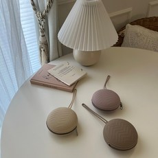 日本 Kawaii&Born 多用途小物收納盒 矽膠安撫奶嘴收納盒 不含 BPA 安全嬰兒用品 可掛包/嬰兒車, 1個, 摩卡