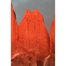 Torres del Paine: Torres del Paine National Park in Chile's Patagonia region is known for its soar... Paperback, Independently Published, English, 9781091309586