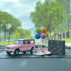 汽車擺件新款可愛模型中控臺個性創意網紅車載車內輕奢品裝飾大全, 粉色車+包包+櫻花粉+彩氣球+墊, 1個