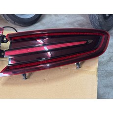 【Porsche Macan 尾燈現貨】 適用年份2014年後款式 單顆只要 $4 900 現貨供應中！, 副駕邊（右）尾燈