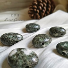 英國巨石陣青石打洞滾石(可 綁繩) Stonehenge Bluestone 使思緒清晰，激發毅力與勇氣, 1個, 巨石陣青石(不含繩鍊)