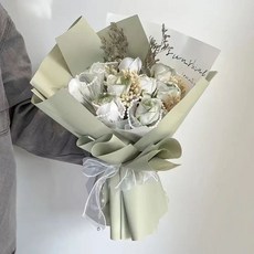 2025 畢業花束 玫瑰永生花 生日禮物 仿真花束 畢業季 送女友 送閨蜜 告白情人節, 芊芊綠雪,創意花束+禮袋+燈（店長推薦）