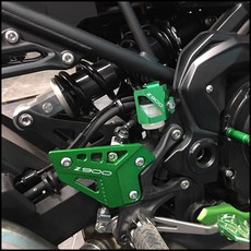 川崎Z900 Z900SE改裝前腳踏裝飾蓋側翼防摔保護板配件，適用於17-24年車型, 綠色（一對）