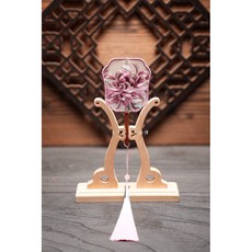 公主的夢中婚禮 手工刺繡女神扇 拜媽祖城隍夫人王母娘娘九天玄女註生娘娘土地婆妙應仙妃神明胭脂水粉還願拜拜用品聖誕擺宴, 1個, A精美繡扇（贈送手帕)