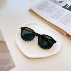 Q.M SHOP 五月新款兒童太陽眼鏡：輕巧偏光矽膠彈性ins風帥氣微方框，檢驗合格抗UV400兒童偏光