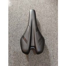 自行車坐墊 山地車 公路車 鞍座 皮面 坐墊, 如圖所示, 1個