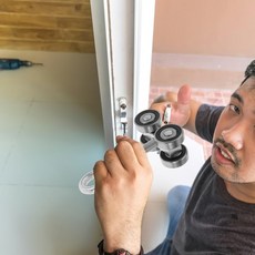 2세트 헤비듀티 접이식 도어 슬라이딩 트랙 하드웨어 4륜 무소음 트롤리 롤러 어셈블리 트랙 롤러 휠 옷장