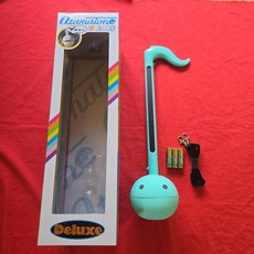 明和電機 Otamatone 音符電子樂器 大蝌蚪 黃色 紫色 44cm Deluxe 第三代 2025款, 1個, 薄荷冰淇淋色/44cm