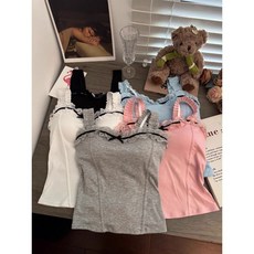 蕾絲邊帶胸墊吊帶背心女，修身短款上衣，夏季新款甜辣妹穿搭