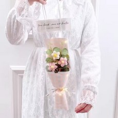 手工編織花束 畢業禮物 情人節花束 母親節禮物, 迷你粉色泡芙小花束,燈串+櫥窗袋, 1個