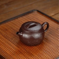 勳陶 紫砂荷趣壺, 1個