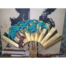 手繪金地老松紫藤圖扇子, 如圖所示, 1個