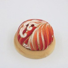 手工DIY十字繡工具刺繡日式和風紮針包，木底座針插布藝針墊，精緻手工藝必備, 波浪紅色, 1個