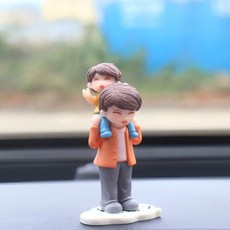 DFMEI 車用飾品擺件汽車裝飾品可愛漂亮全家福創意客廳辦公室桌面小擺設, 1個, 爸爸背孩子+底託:如圖