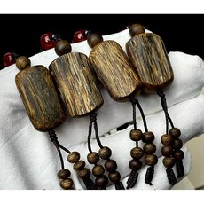 《泓潤》精挑珍藏 綠棋楠吊墜 掛件 吊飾 精工打磨 創作牌 無事牌 綠奇楠 生聞霸氣棋韻 過手留香, 1個