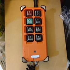 F21-E1B 遙控器, 1個