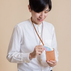 Woodman 經典真皮證件夾 焦糖咖啡色 直橫兩款可選 客製刻字, 1個, 直式-石榴紅,手腕繩, 石榴紅