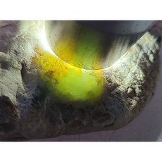 七彩翡翠 危料瓜料 瓜地馬拉脫砂發黑原石 賭冰種牌子戒面 241g, 1個