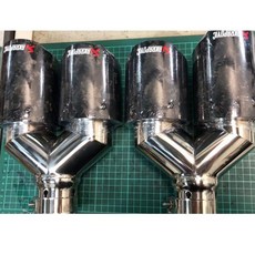AKRAPOVIČ 鍛紋碳纖維 雙出 Y型 尾飾管, 單支-接口66MM  出口89MM
