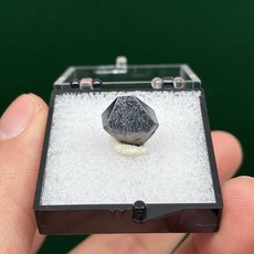 광물 표본 상자 A14B 1PCS 100 천연 자철석 돌과 크리스탈 치유 석영 보석 교육 크기 353535mm, 옵션03) B