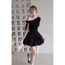 화이트 오프숄더 끈 장식 플라워 셔링 원피스 여성 여름 소녀풍 민소매 심플 스타일 슬림핏