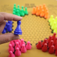 台出/優選精品 跳棋兒童成人益智棋類遊戲組 (45粒皮革棋盤 五子棋 飛行棋 軍棋 象棋), 60粒6人跳棋+塑料紙棋盤, 1個