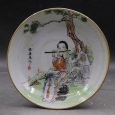 淺絳彩玉女吹簫圖小瓷碟, 如圖所示