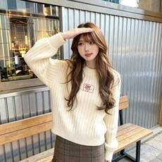 투니스 여성 캐주얼 루즈핏 와펜 자수 니트 스웨터