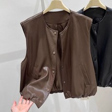 ROYALBELLE 여성 인조가죽 베스트 라운드넥 스냅버튼 포켓 밴딩 숏기장 데일리 조끼 E01122420
